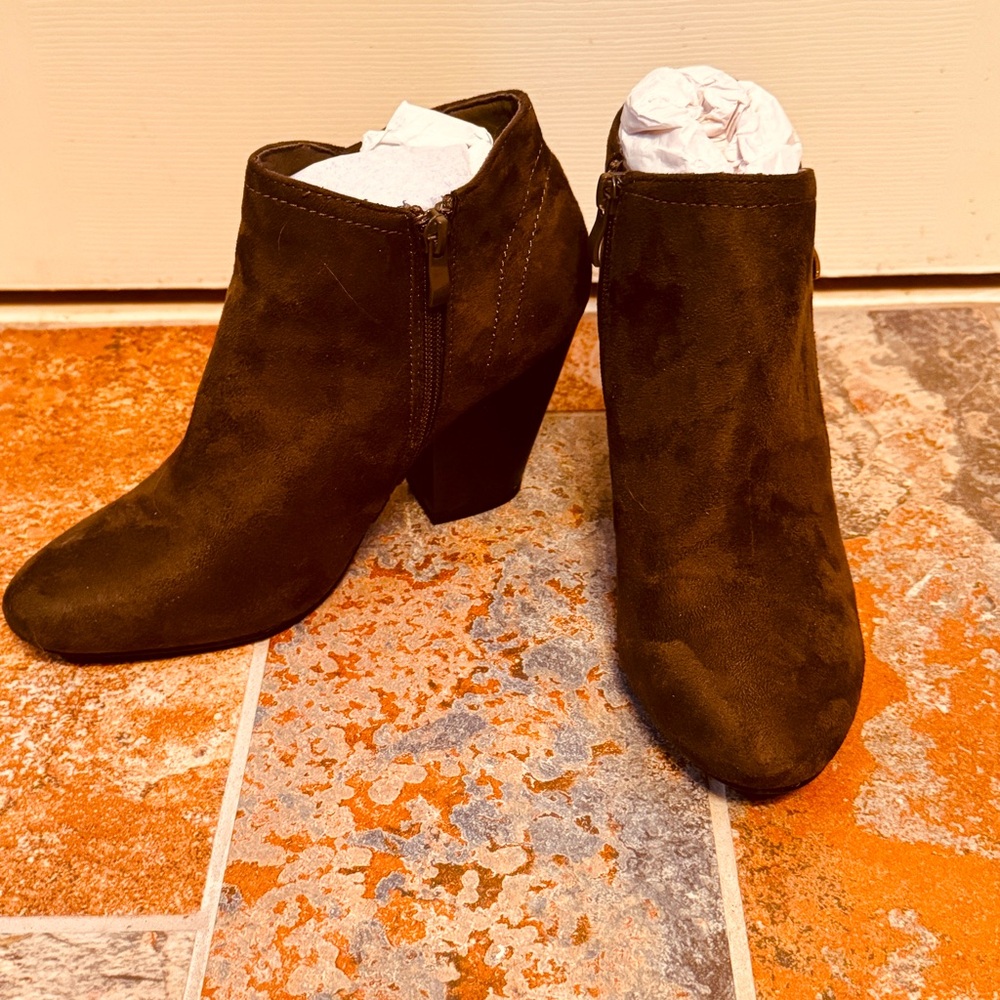 🥾Stylish Nature Breeze Dark Brown/Grayish Zip Ankle Booties!